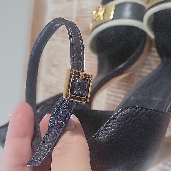 Tory Burch Black and Gold Heels with Elegant T-Strap‎ Size 7 - Picture 6 of 16